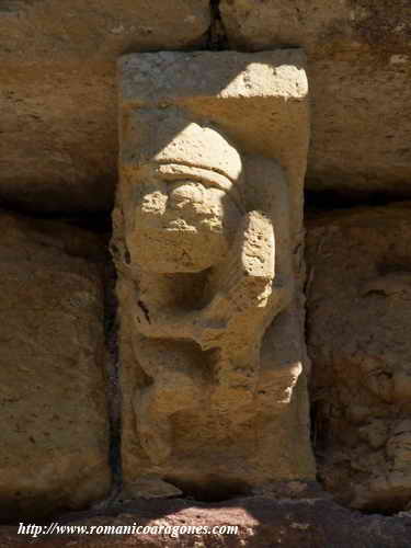 DETALLES EN LAS ARQUIVOLTAS